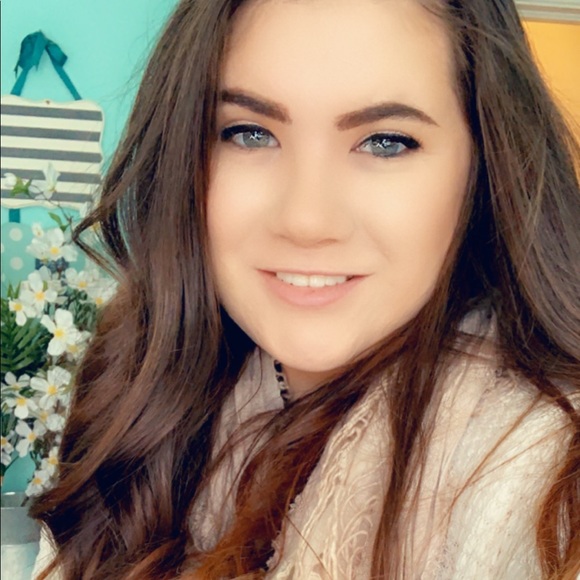 Meet your Posher, Julia - Picture 2 of 2